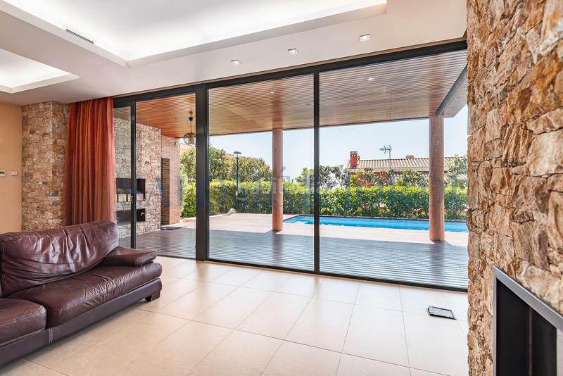 Foto b14b5082-80c9-4f41-8e4a-c68ab5bb8a75. Chalet mit kamin heizung parking pool in Nucli Urbà Argentona