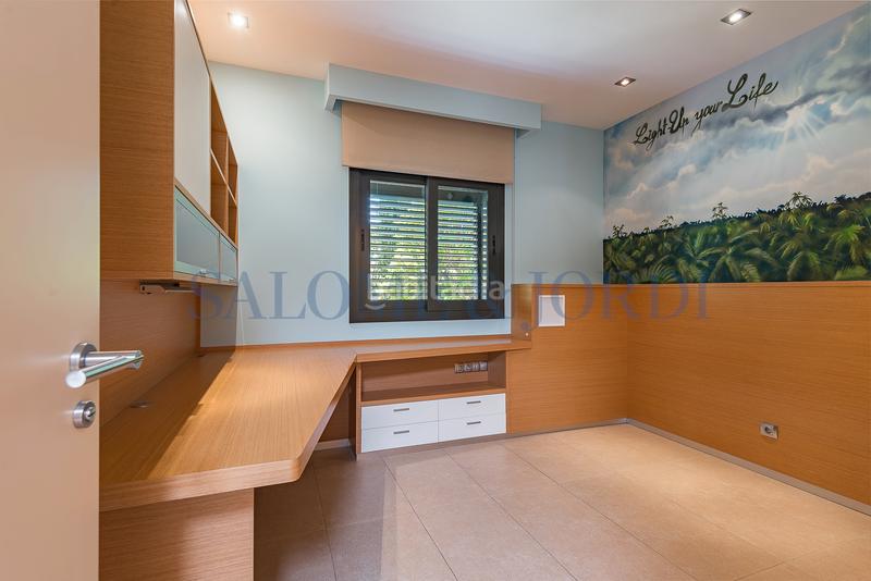 Foto 5b123f63-08d1-4d83-95b4-68525e91f44b. Chalet with fireplace heating parking pool in Nucli Urbà Argentona