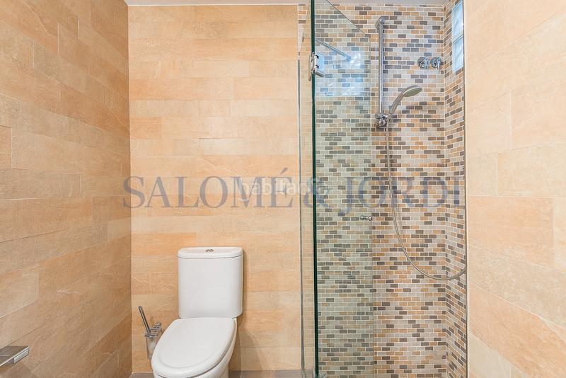 Foto f979036b-1804-4e17-a357-ef101214b70d. Chalet con camino riscaldamento parcheggio piscina in Argentona