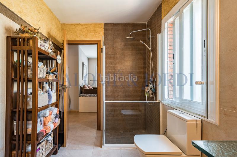 Foto 08c46ed0-ea6c-419e-9953-649cdadf83c1. Casa  independiente con ascensor y piscina en Argentona