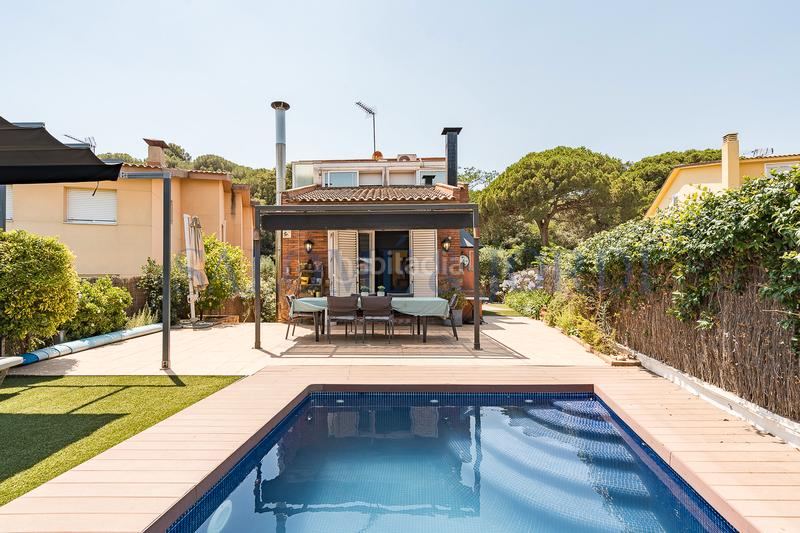 Foto 1d588ba0-25ac-4a96-9a11-376d49eef99a. Casa  independiente con ascensor y piscina en Argentona