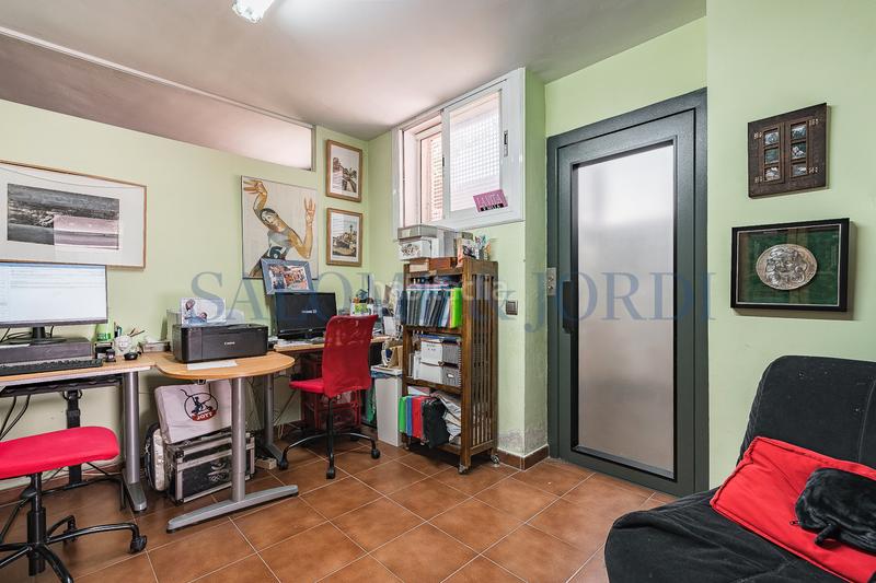 Foto 423d90ad-a9f9-4833-8649-d19493b199df. Casa  independiente con ascensor y piscina en Argentona