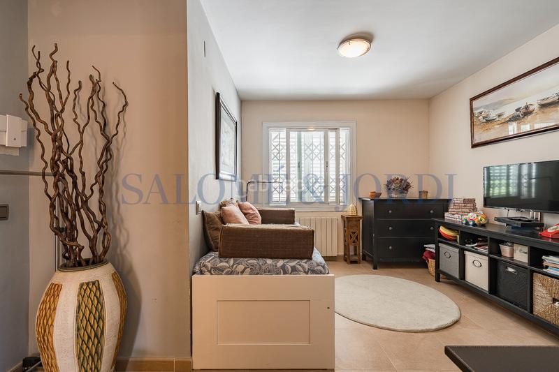 Foto 4c2a7a1d-621c-4046-9aab-32706d320e1a. Casa  independiente con ascensor y piscina en Argentona