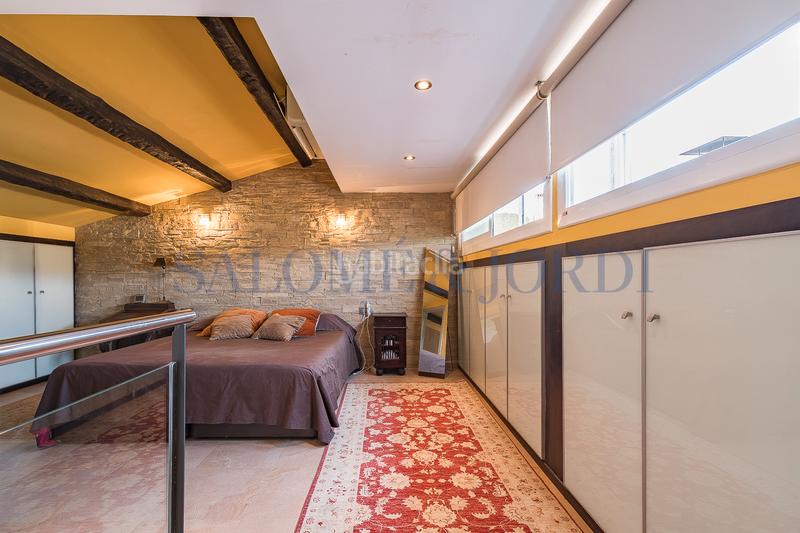 Foto 584e486f-6bd4-4105-8033-2d267a9a2de2. Casa  independiente con ascensor y piscina en Argentona