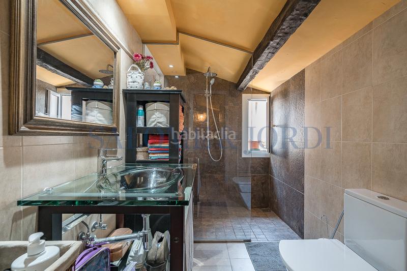 Foto cc395f60-0c05-4ff0-8511-85be5628538d. Casa  independiente con ascensor y piscina en Argentona