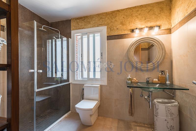 Foto e26f4c3a-5fd9-4775-9c13-7f808d1a1ab4. Casa  independiente con ascensor y piscina en Argentona