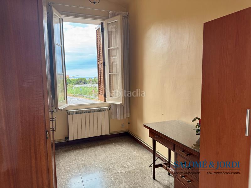 Foto 04d3454c-611d-44c1-aa8d-8cce4286ca6e. Casa adosada  esquinera en calle lluis jover en Vilassar de Mar