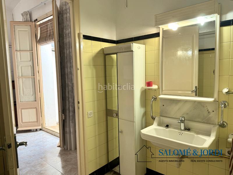 Foto 59506553-9a5c-4750-b74d-36562dc978ec. Casa adosada  esquinera en calle lluis jover en Vilassar de Mar