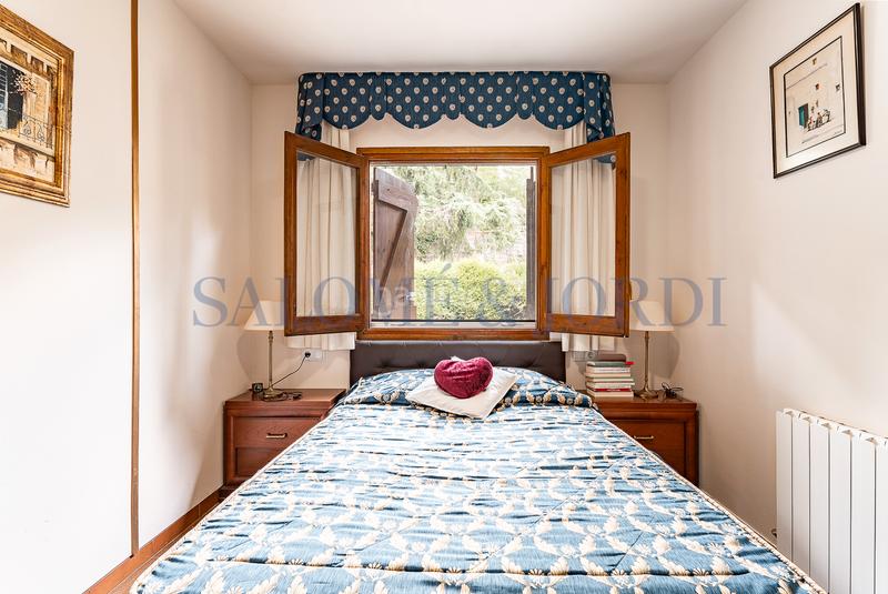 Foto 26bbb11d-6c0e-40c4-9226-ad42d7aaccc9. Maison avec cheminée chauffage parking piscine dans Argentona