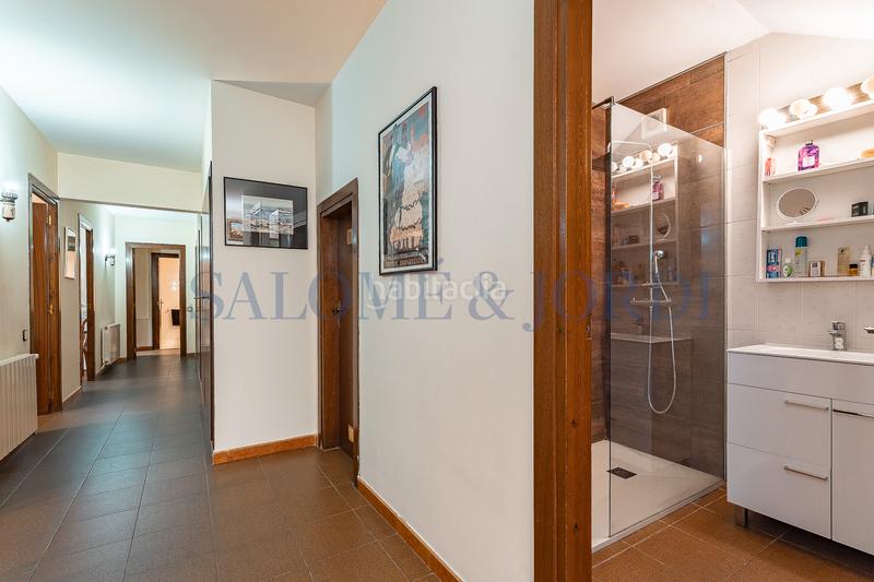 Foto 3a4c351a-b2fe-4ed0-a3ee-648e6697d96b. Maison avec cheminée chauffage parking piscine dans Argentona