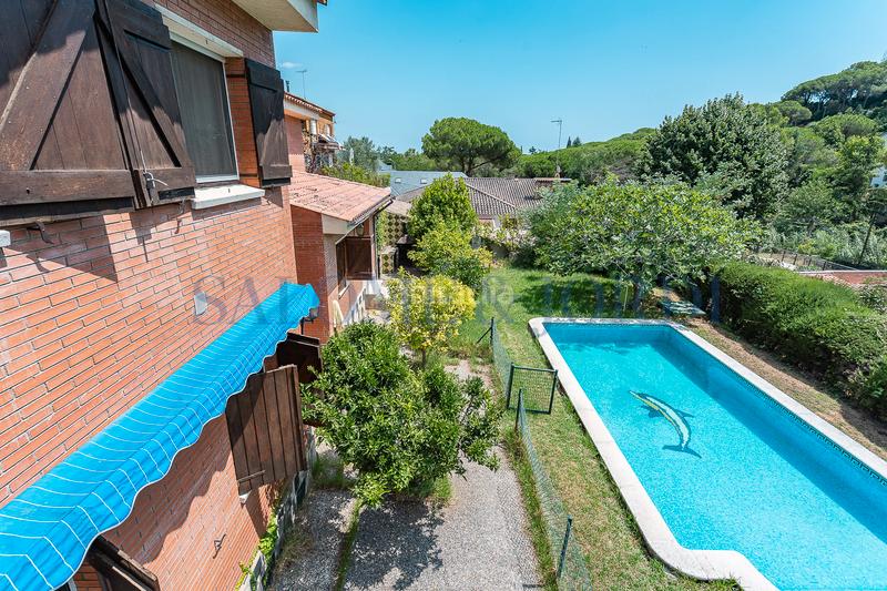 Foto 41de94fb-1946-480f-824d-cdf9bacc39e7. Maison avec cheminée chauffage parking piscine dans Argentona