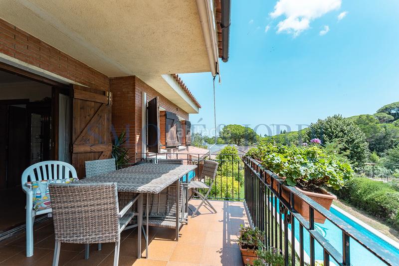 Foto 51a5cf85-a921-463b-9217-03fbbb30ba43. Maison avec cheminée chauffage parking piscine dans Argentona