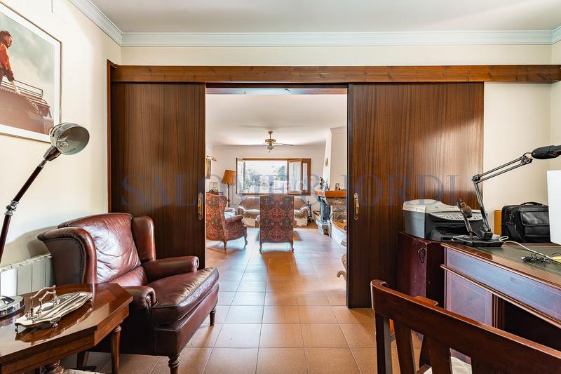 Foto 54a827e5-7970-4121-8188-36229f4ac239. Maison avec cheminée chauffage parking piscine dans Argentona