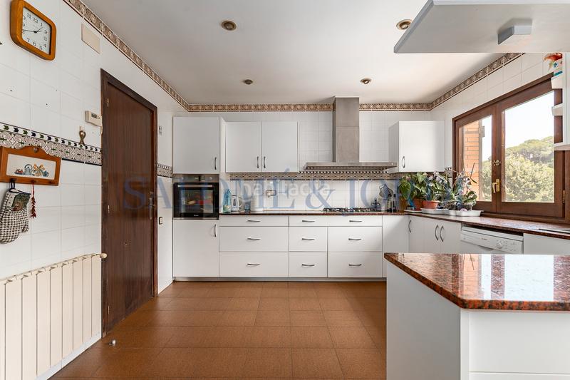 Foto 64635dd3-9bf2-4edb-a92f-3f18fb661cc2. Maison avec cheminée chauffage parking piscine dans Argentona