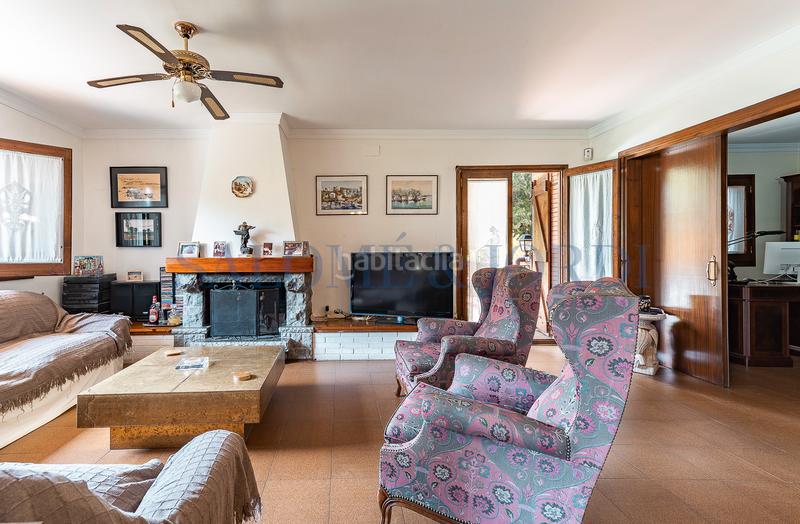 Foto 8a7546a0-964b-4add-bb54-bfcfee2f27cc. Maison avec cheminée chauffage parking piscine dans Argentona