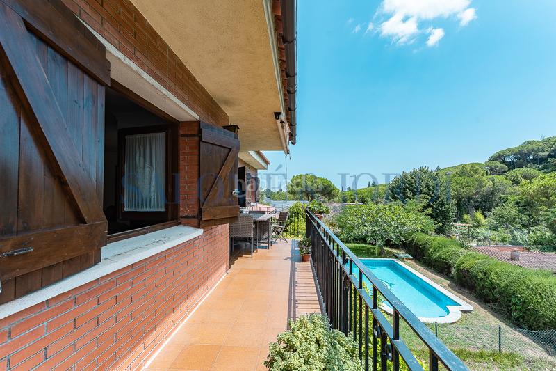 Foto 90abd262-6930-4e12-b6f8-8a91a435787a. Maison avec cheminée chauffage parking piscine dans Argentona