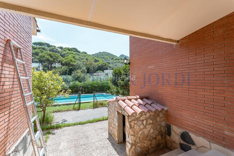 Foto ad1be640-923a-4b0f-8613-7c5236025803. Maison avec cheminée chauffage parking piscine dans Argentona