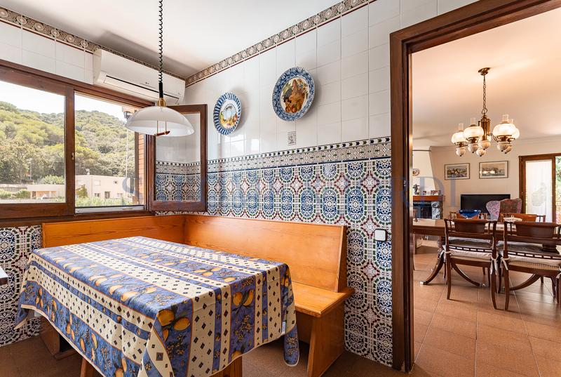 Foto b2d6dcd0-8a0a-4649-89b4-55dab4ea59a6. Maison avec cheminée chauffage parking piscine dans Argentona