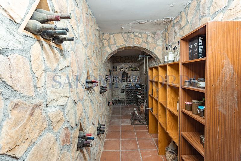 Foto b2e1901f-f472-46f1-b5b4-2d824cbcac0b. Maison avec cheminée chauffage parking piscine dans Argentona