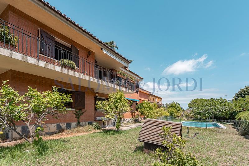 Foto bcdca27a-a456-45e7-ad41-7cfe6c82ea3b. Maison avec cheminée chauffage parking piscine dans Argentona