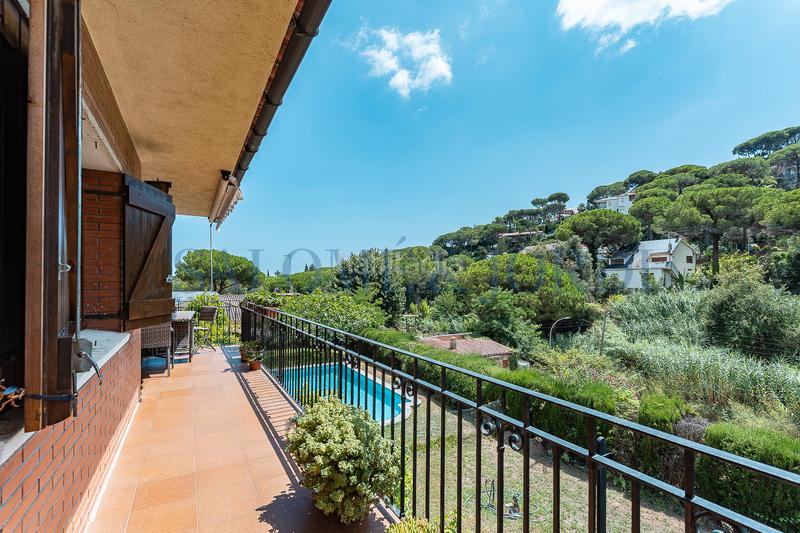 Foto d90b7480-c58b-4122-a62b-fde755387bdf. Maison avec cheminée chauffage parking piscine dans Argentona