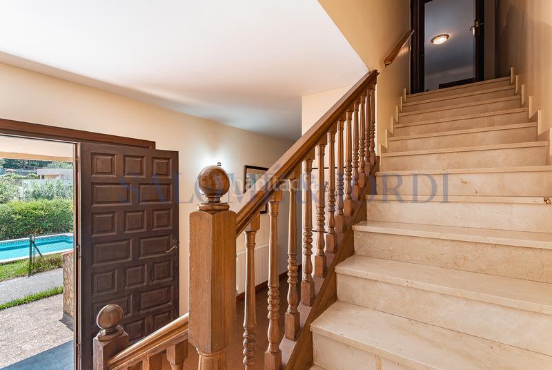 Foto de69c670-8242-4d89-918e-0bf2562e7218. Maison avec cheminée chauffage parking piscine dans Argentona