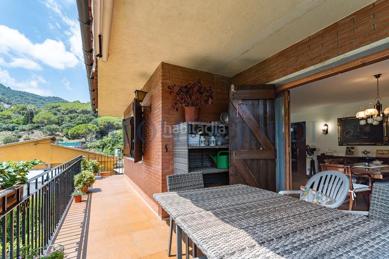 Foto fd26a505-843a-41df-a96a-c77f02d90bc1. Maison avec cheminée chauffage parking piscine dans Argentona