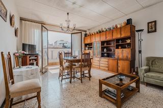 Casa adossada a Veral dOcata. Casa de pueblo con dos pisos independientes y gran garaje