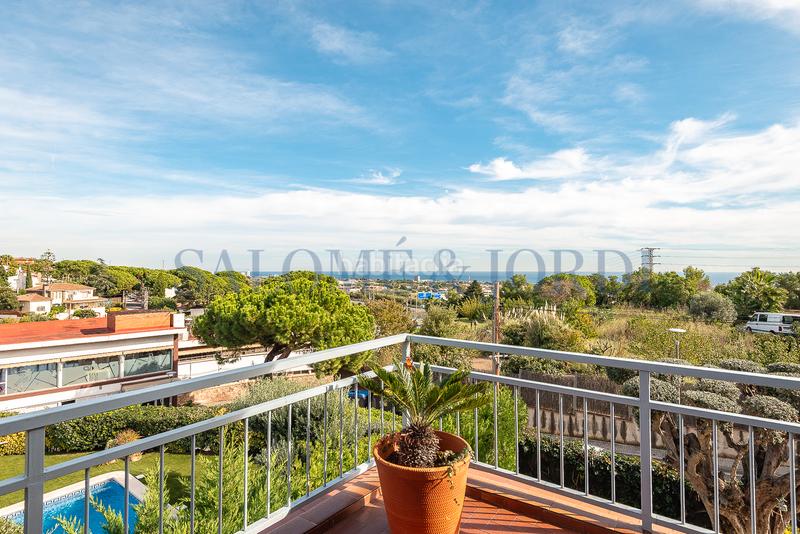 Foto 1ca83fe9-f5e3-4cf0-954a-22053748f41e. Casa  muy bien ubicada y con vistas al mar en Cabrils