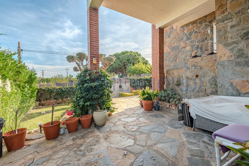 Foto 6fc9caa4-b119-4183-bc0a-0ed36393ea87. Casa  muy bien ubicada y con vistas al mar en Cabrils