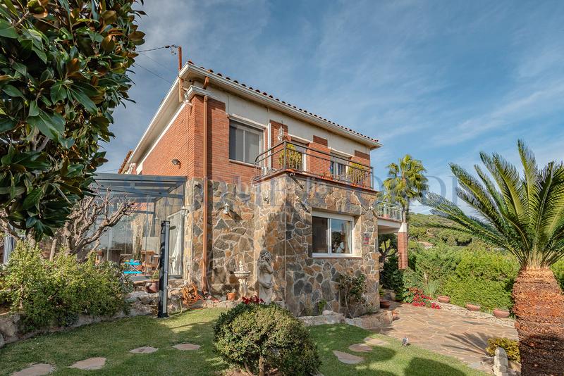 Foto f15124fe-5fba-4335-b19a-c59784a5b795. Casa  muy bien ubicada y con vistas al mar en Cabrils