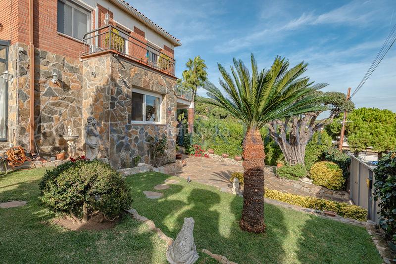 Foto f5be7dc1-cfe1-475f-8d29-6b5944174668. Casa  muy bien ubicada y con vistas al mar en Cabrils