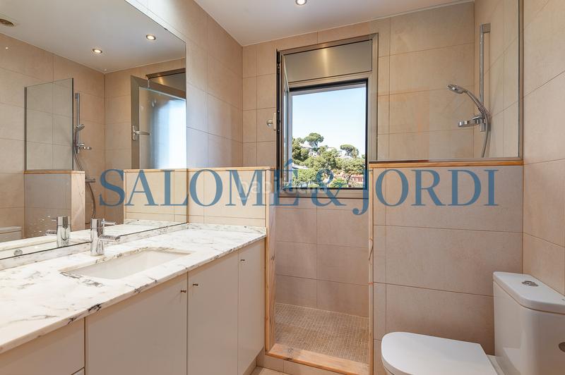 Foto afcb2b2e-991e-45c6-a924-0b79b178c0f3. House with heating parking in Cabrils