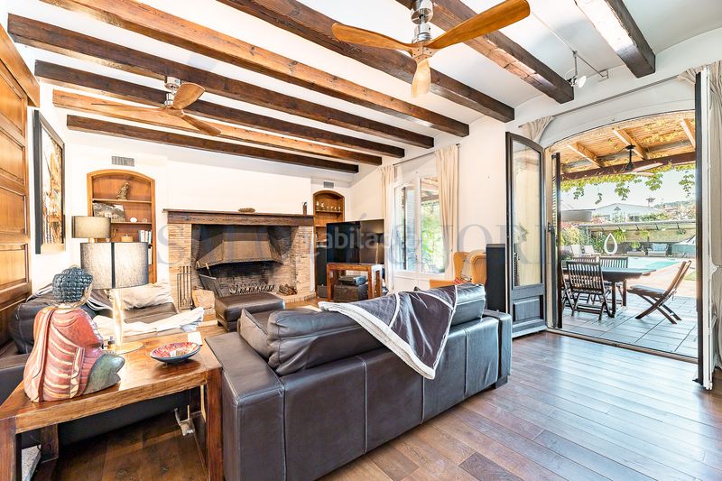 Foto 09527495-0fb5-4321-b70a-fc03b2f4af5e. Haus mit kamin heizung parking pool in Nucli Urbà Argentona