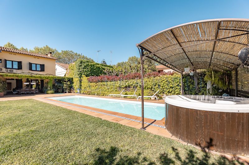 Foto 0979a13b-1dd2-4f44-aced-9d4543e5e313. Haus mit kamin heizung parking pool in Nucli Urbà Argentona