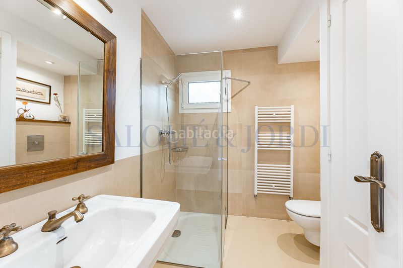 Foto 2f38a423-ca5c-459c-948e-21dc6c6663c8. Haus mit kamin heizung parking pool in Nucli Urbà Argentona