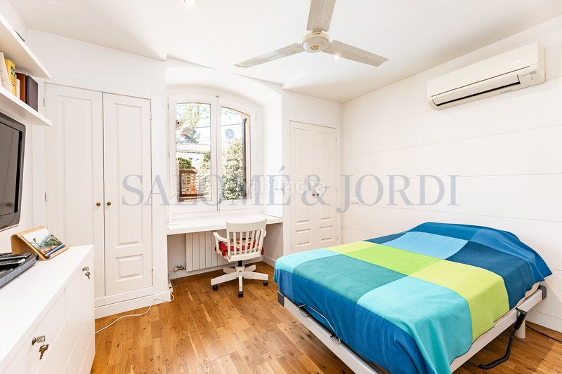 Foto 38a4bf01-92e3-49b9-89dd-50d5035feceb. Haus mit kamin heizung parking pool in Nucli Urbà Argentona