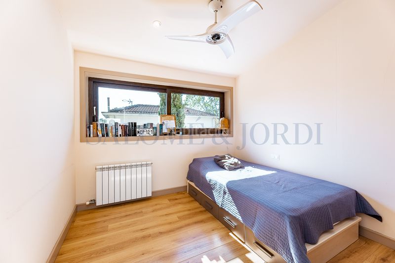 Foto 6ee93e0d-a07b-4df7-87b5-cef973a4d360. Haus mit kamin heizung parking pool in Nucli Urbà Argentona