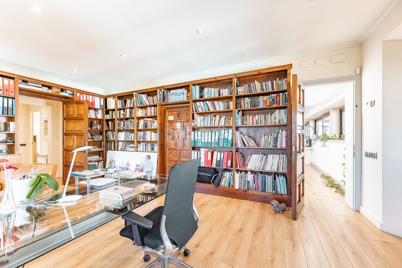 Foto 8b32b705-111d-4906-b77f-f02a7d74b678. Haus mit kamin heizung parking pool in Nucli Urbà Argentona