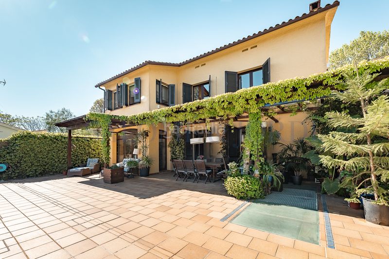 Foto 9efc4f0b-b767-4c24-bbd0-181abfa0e669. Haus mit kamin heizung parking pool in Nucli Urbà Argentona