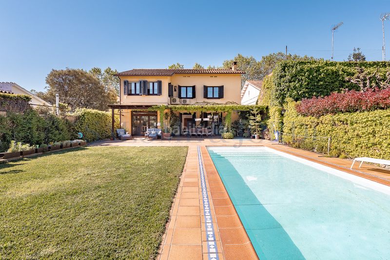 Foto 9f766dc9-5b0b-45a6-af1d-472b29a5530b. Haus mit kamin heizung parking pool in Nucli Urbà Argentona