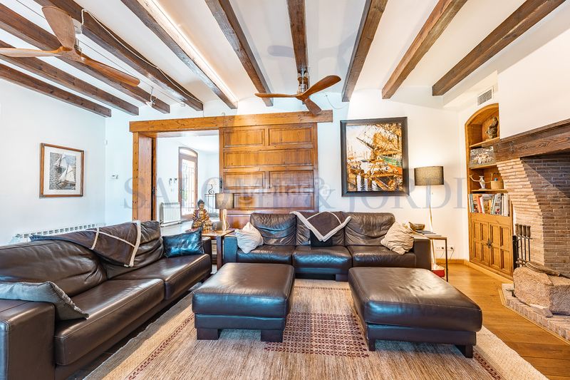 Foto ad8b03cc-ca5b-421f-bdf8-12848d1e8a86. Haus mit kamin heizung parking pool in Nucli Urbà Argentona