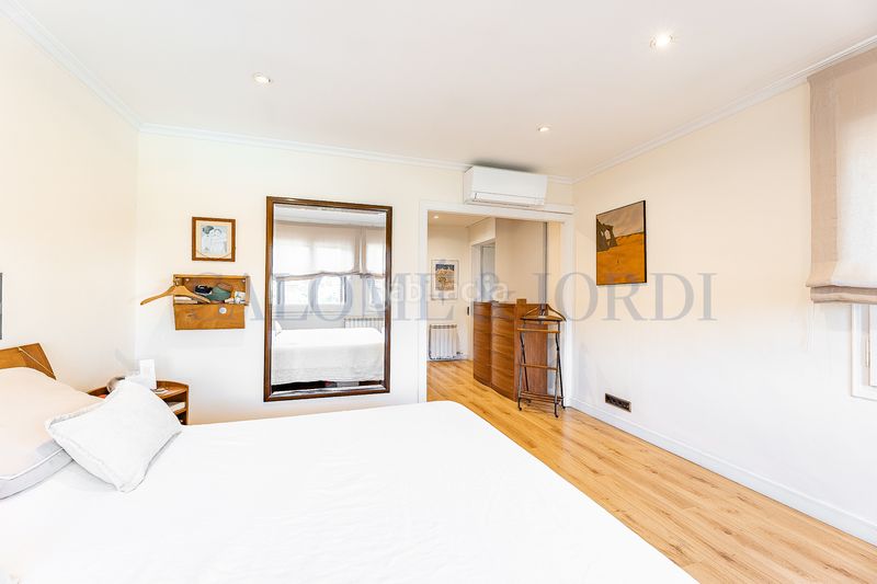 Foto b7f8f03b-5d8c-4dce-bf18-15e3b98f68cc. Haus mit kamin heizung parking pool in Nucli Urbà Argentona