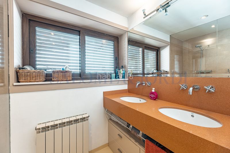 Foto c462fc90-4c36-4ed6-a0b8-b8f6dae0f15e. Haus mit kamin heizung parking pool in Nucli Urbà Argentona