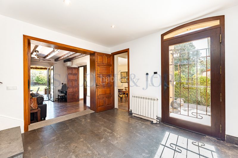 Foto c6ea6df8-3ee5-48f2-872b-984ccf1f0e30. Haus mit kamin heizung parking pool in Nucli Urbà Argentona