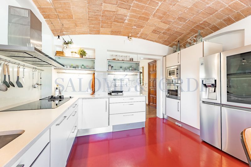 Foto d2f4df3d-353c-4b5d-818b-27676f69a7e7. Haus mit kamin heizung parking pool in Nucli Urbà Argentona