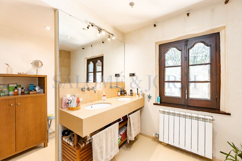 Foto efae9a56-cb13-4213-ade1-7bd1ff1563b5. Haus mit kamin heizung parking pool in Nucli Urbà Argentona