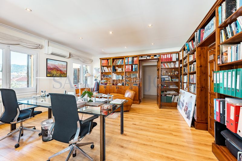 Foto f0d09d55-fc37-4e9d-82ac-b1446172933d. Haus mit kamin heizung parking pool in Nucli Urbà Argentona