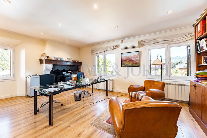 Foto f1d11521-a0bc-46d2-b119-2bd2ac975800. Haus mit kamin heizung parking pool in Nucli Urbà Argentona