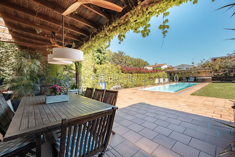 Foto f6cdb59b-25c8-461e-98f7-ddfa51d068fd. Haus mit kamin heizung parking pool in Nucli Urbà Argentona